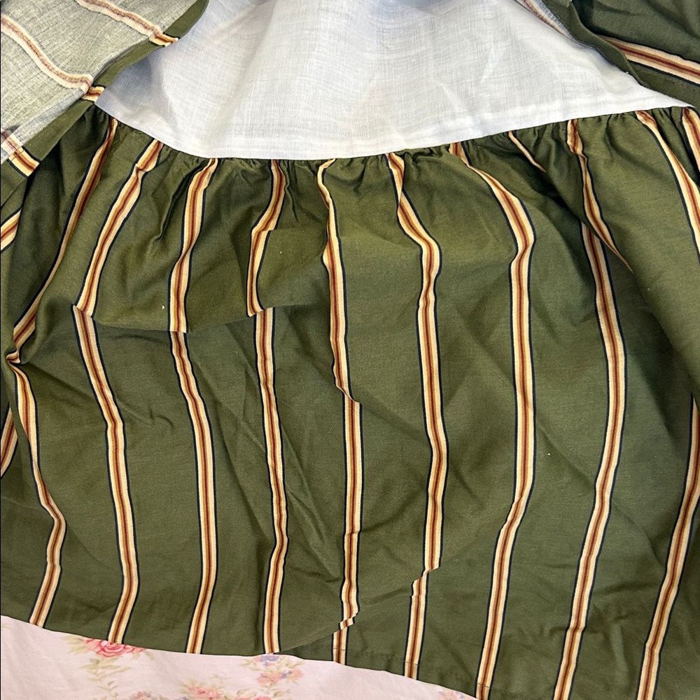 Classic Raymond Waites 109% Cotton Green Tan Striped Bed Skirt Dust Ruffle Queen